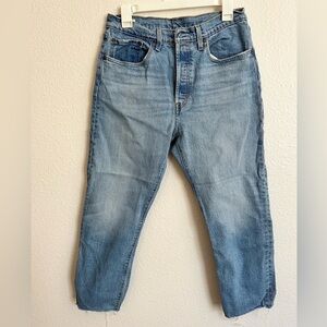 Levi’s wedgie straight fit jeans. Size 30. Inseam 26’ Medium wash.